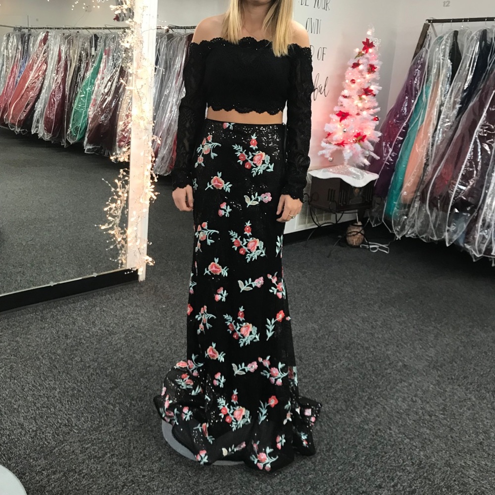 Prom Dresses - Picture 1 of 1